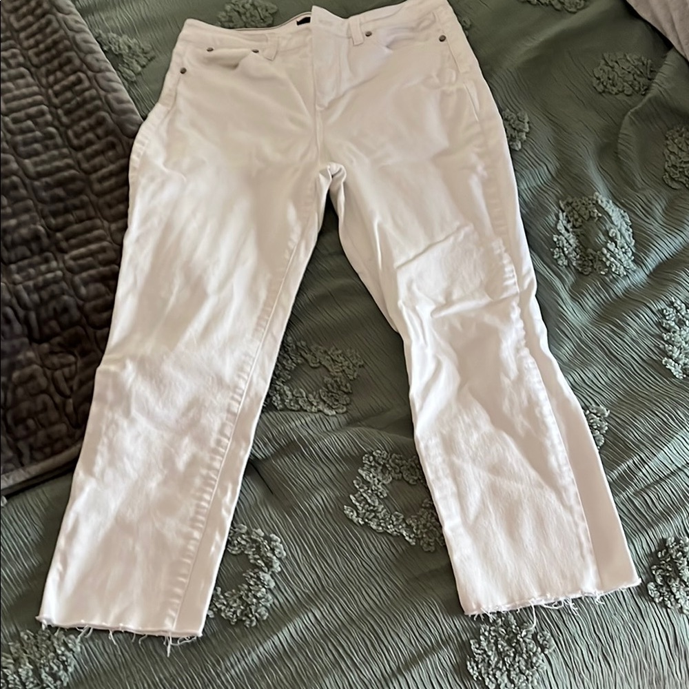 Talbots White Ankle Cropped Jeans with Distressed Details